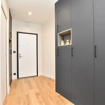 Cmg Opera Apartment