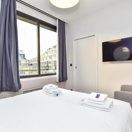 Cmg Opera Apartment
