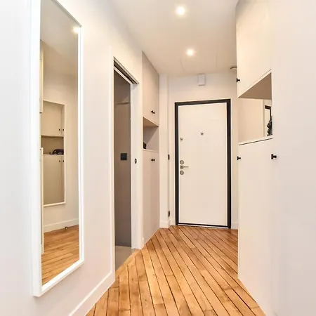 Cmg Opera Apartment