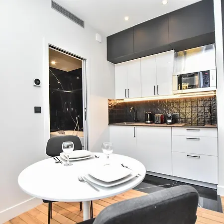 アパート Cmg Opera